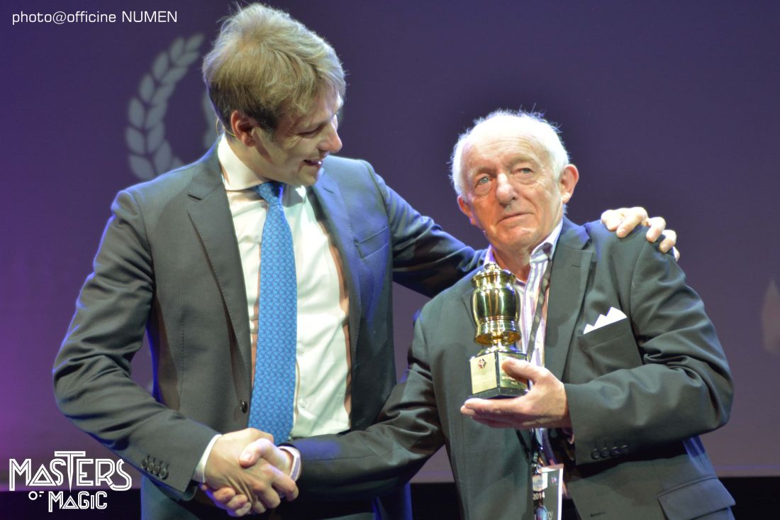 Paul Daniels a Masters of Magic