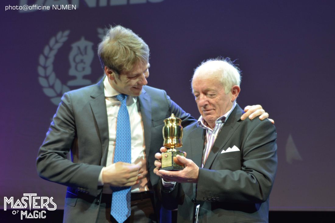 Paul Daniels a Masters of Magic
